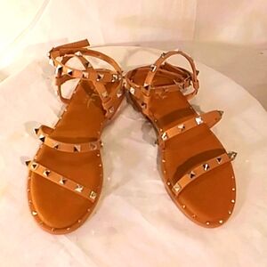 NWOT Nicole Miller Tan Silver Stud Sandals
